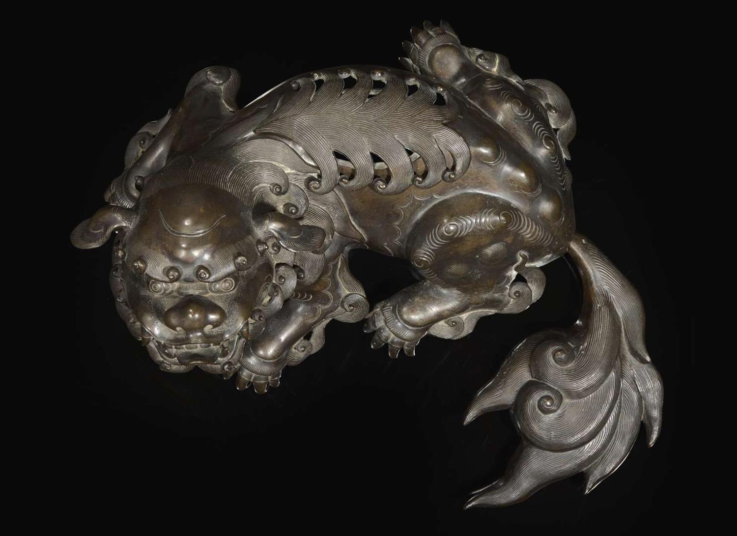 A Japanese patinated bronze "Shishi" censer, Edo to early Meiji period 日本加漆獅子香爐 幕府至明治初