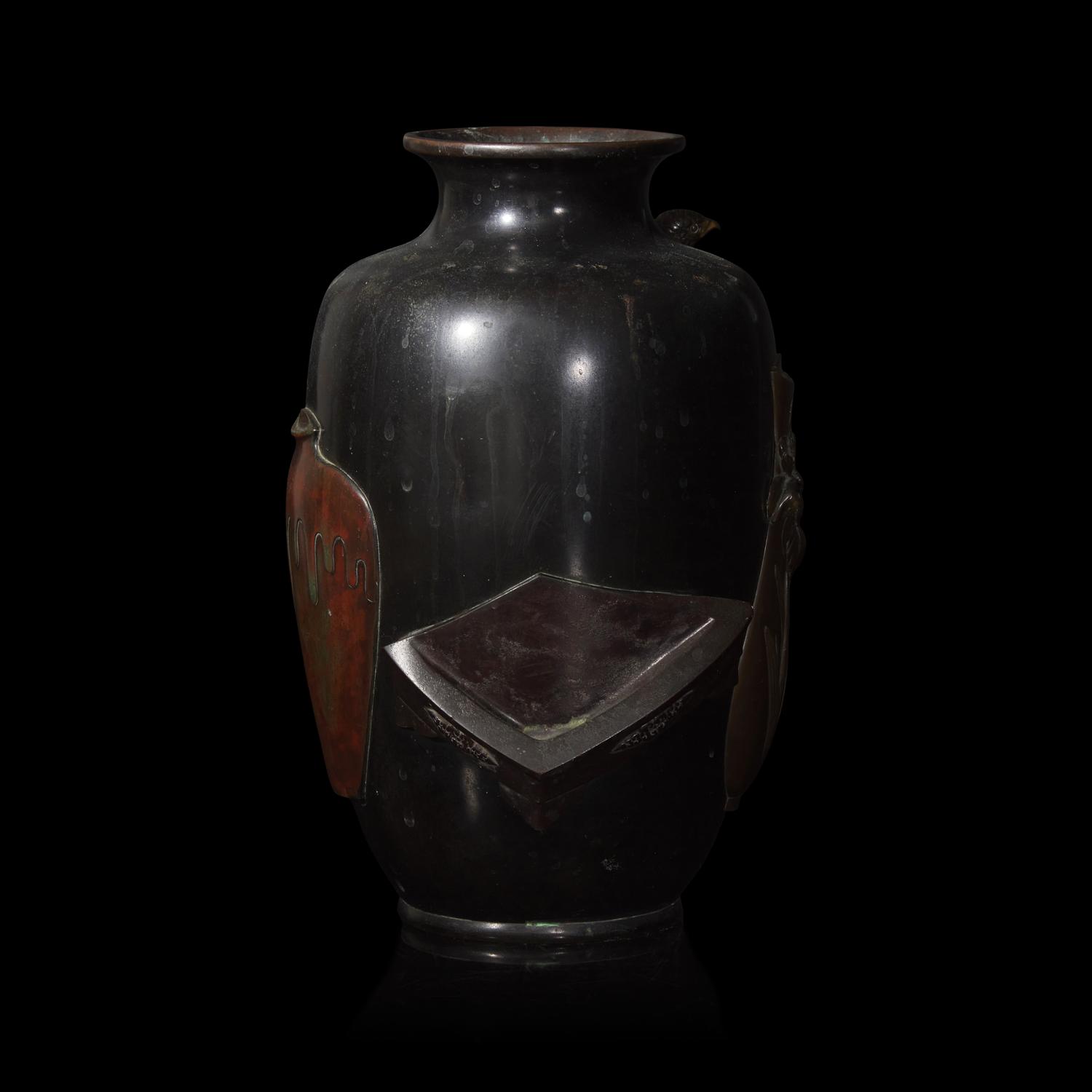 A Japanese Mixed Metal Vase with Hawk, Elephant, and Censer, Seiya Company, Meiji/Taisho Period 日本明治/大正時期 誠谷作鷹象銅瓶