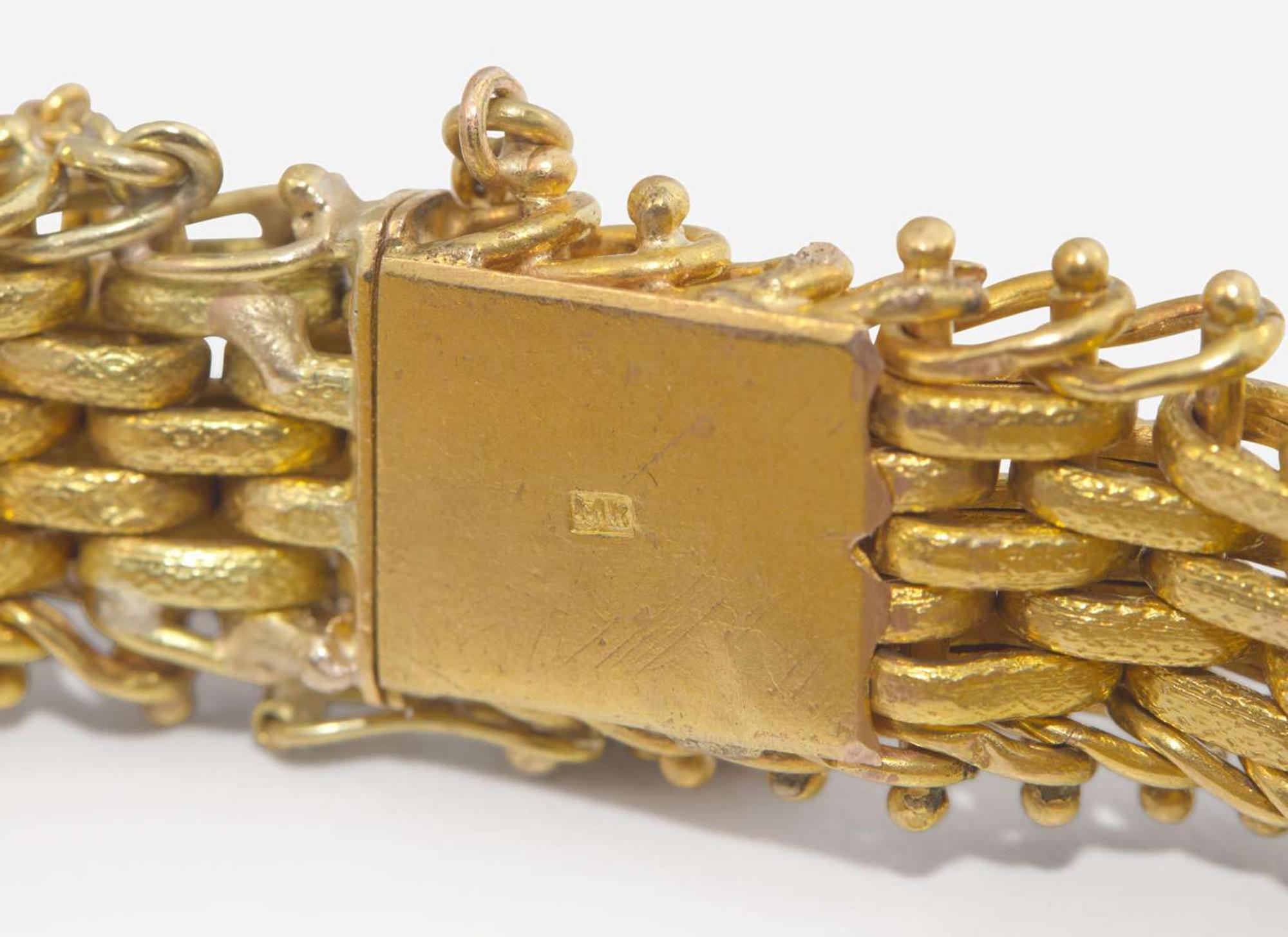 An 18K Yellow Gold Russian Bracelet