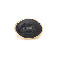 YELLOW GOLD AND INTAGLIO RING