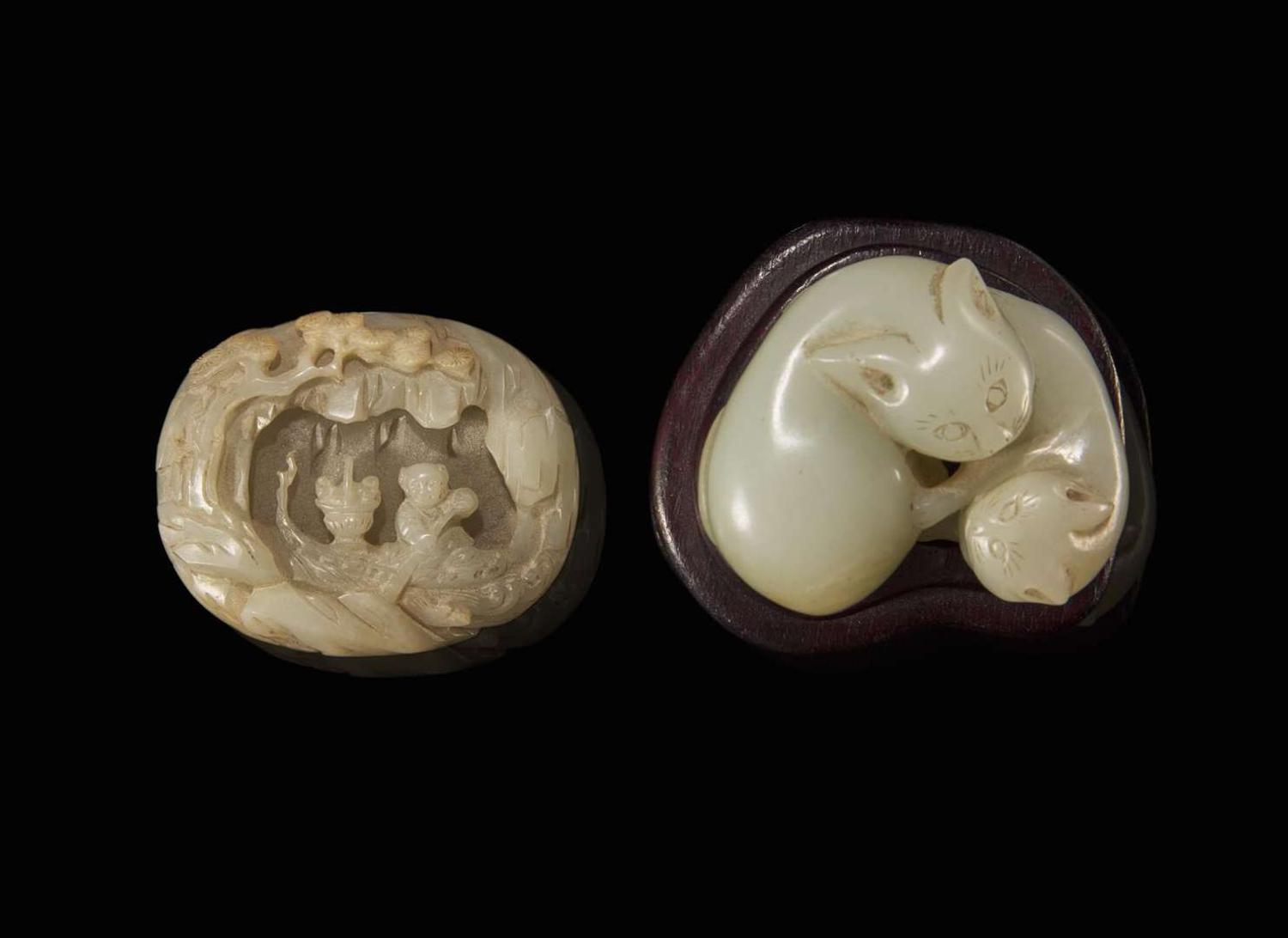 A Chinese carved jade plaque and a "Cats" pendant, Qing dynasty 玉牌飾與雙歡玉珮 清