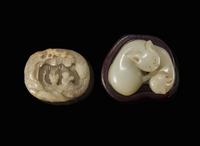 A Chinese carved jade plaque and a "Cats" pendant, Qing dynasty 玉牌飾與雙歡玉珮 清