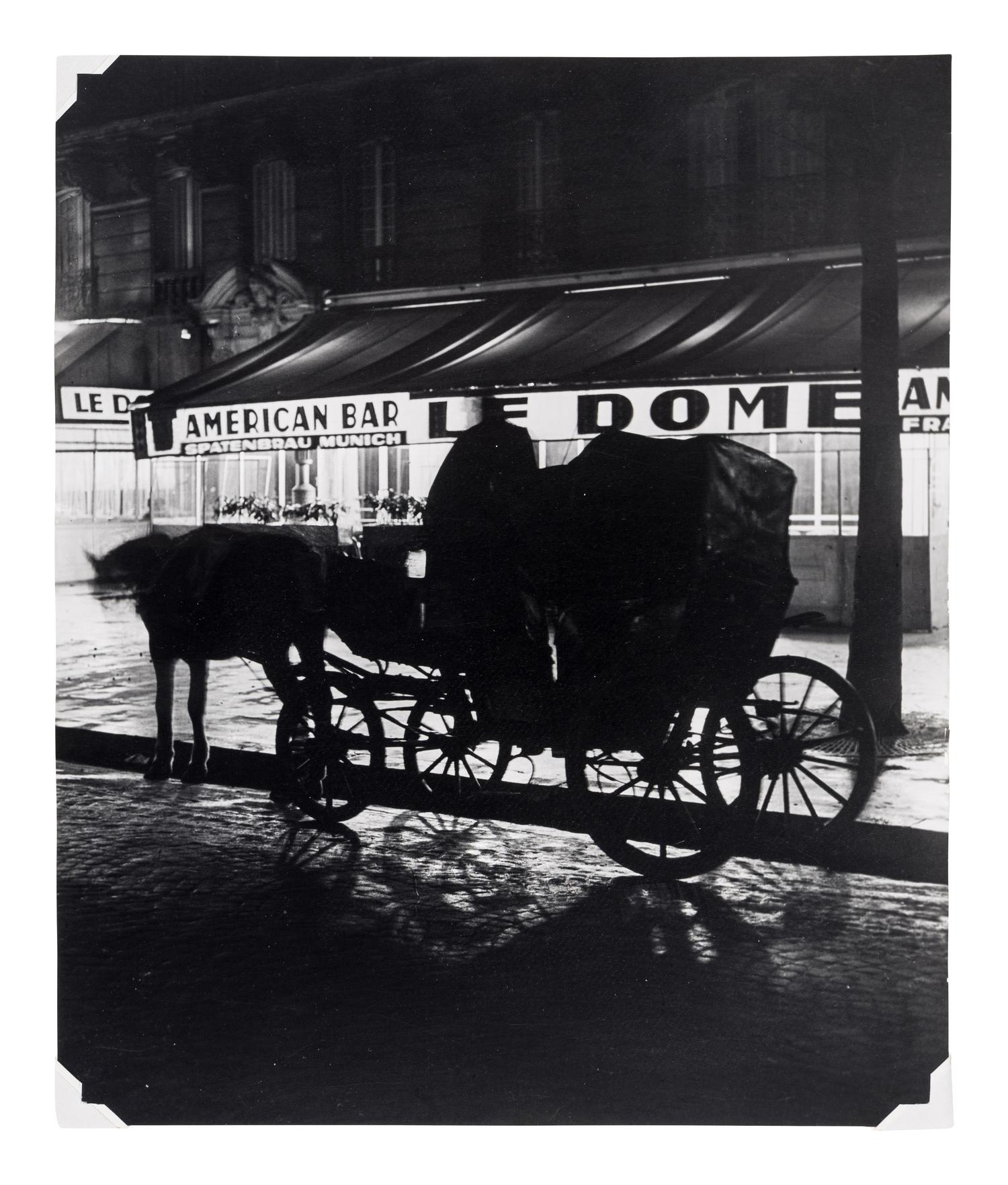 Brassaï (1899-1984) Un Fiacre devant Café du Dôme, Montparnasse, 1931-1932