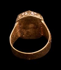 An Islamic Carnelian and Gold Finger Ring