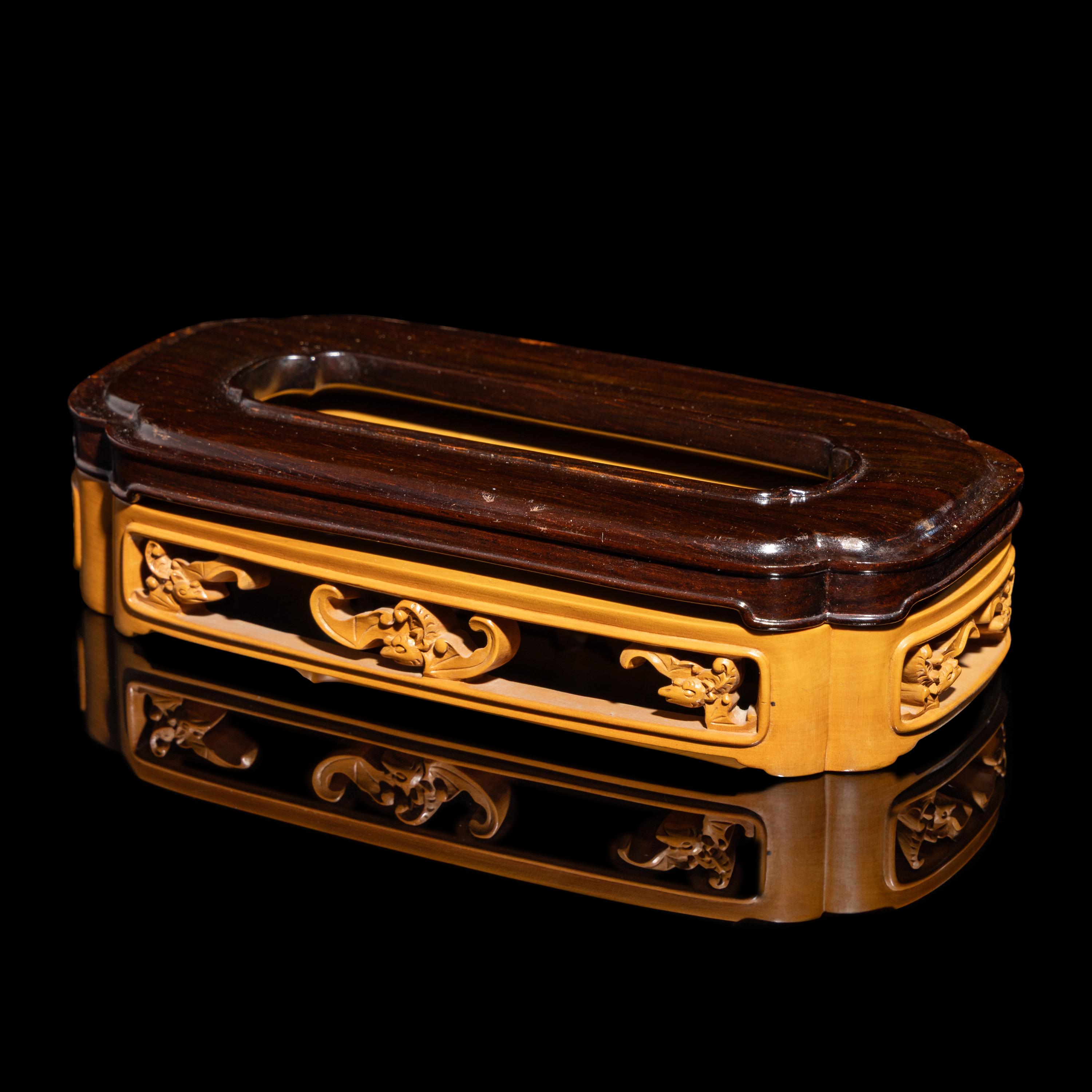 A Chinese Doucai Porcelain 'Bats and Clouds' Box and Cover, 18th Century — 清中期 斗彩五福捧壽長方盒