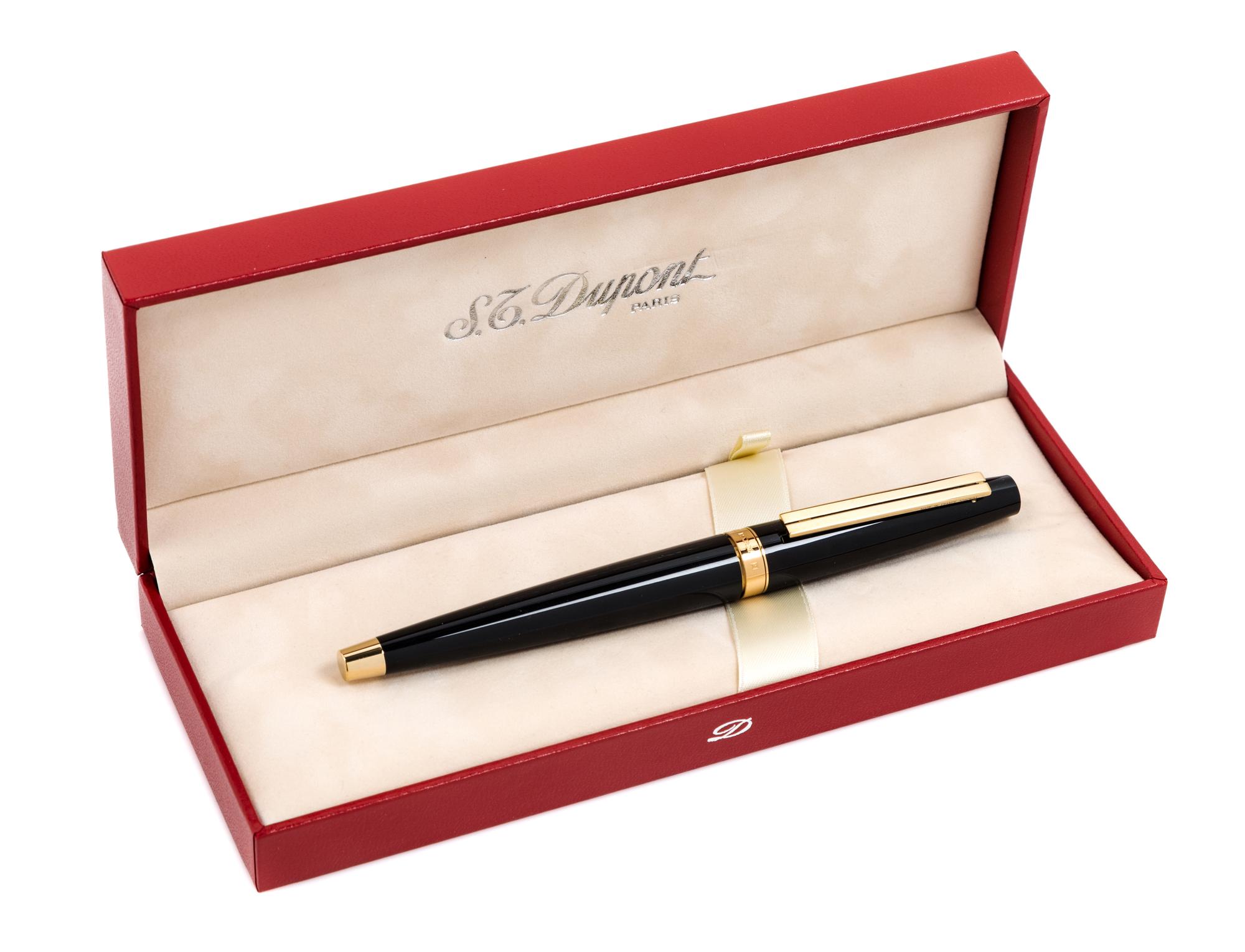 An S.T. Dupont Ellipsis: Composite Noir Fountain Pen