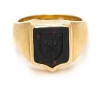 A 10 Karat Yellow Gold and Bloodstone Intaglio Crest Ring, 12.00 dwts