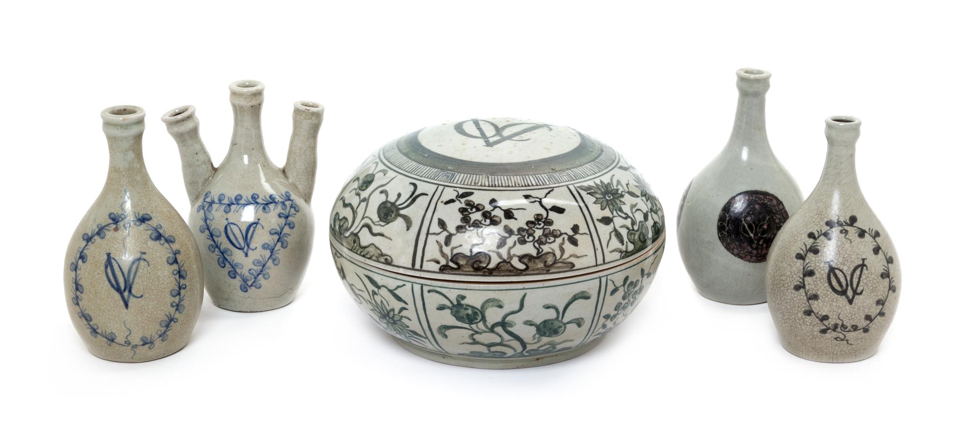 Five Thai Export Porcelain Articles Height of tallest 6 3/4 inches.