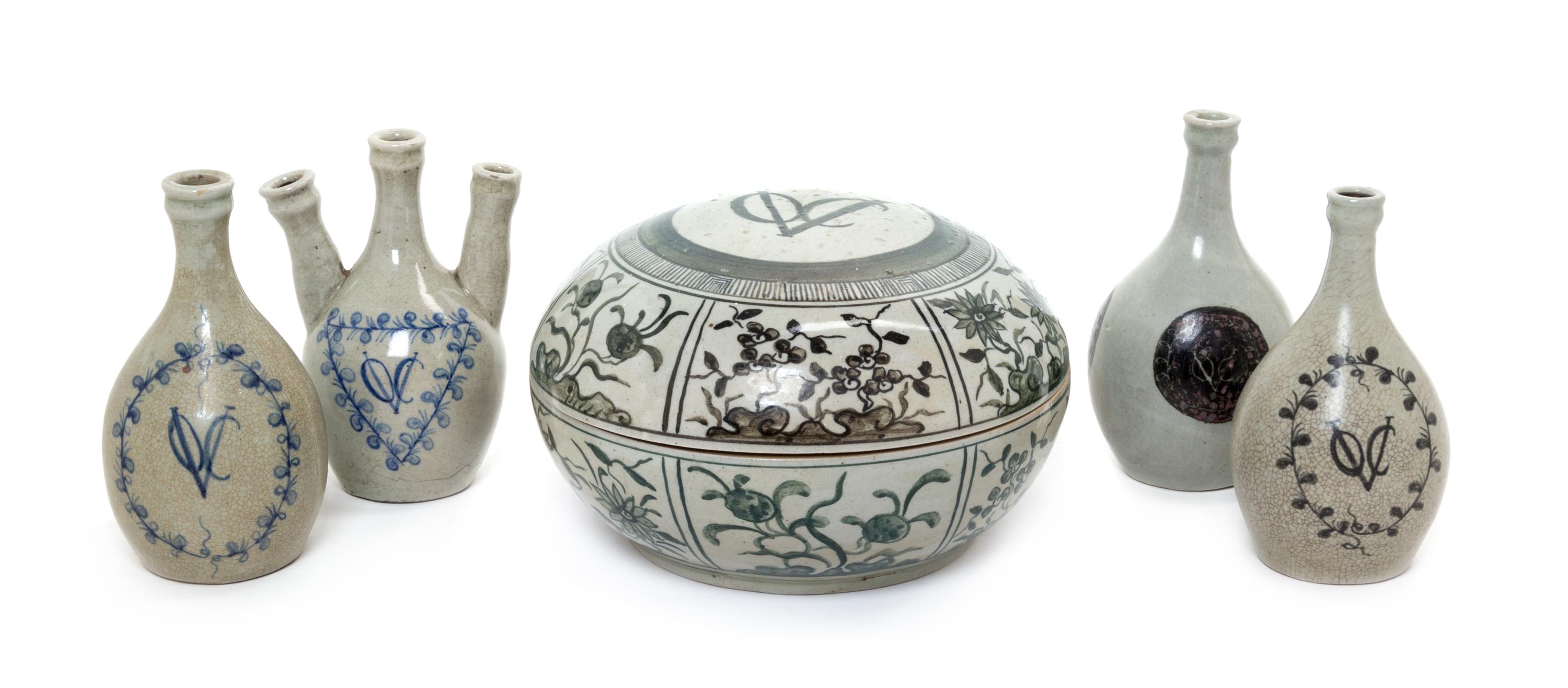 Five Thai Export Porcelain Articles Height of tallest 6 3/4 inches.