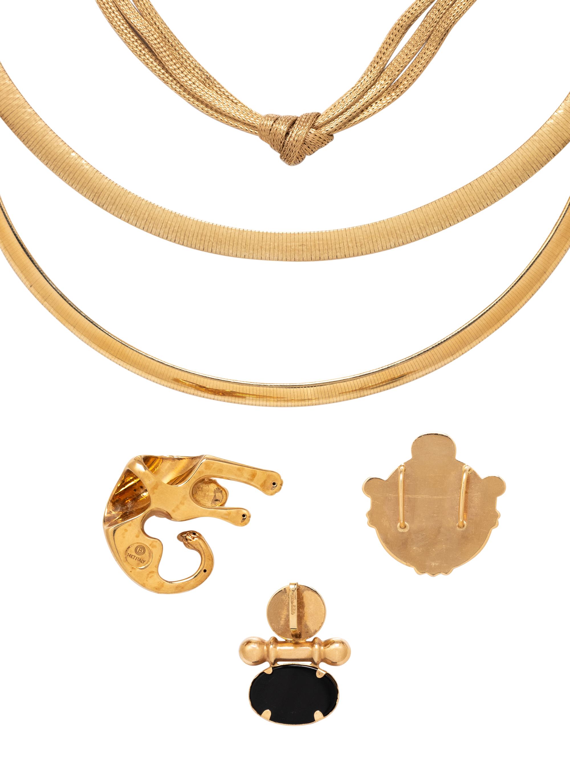 COLLECTION OF YELLOW GOLD PENDANTS/NECKLACES