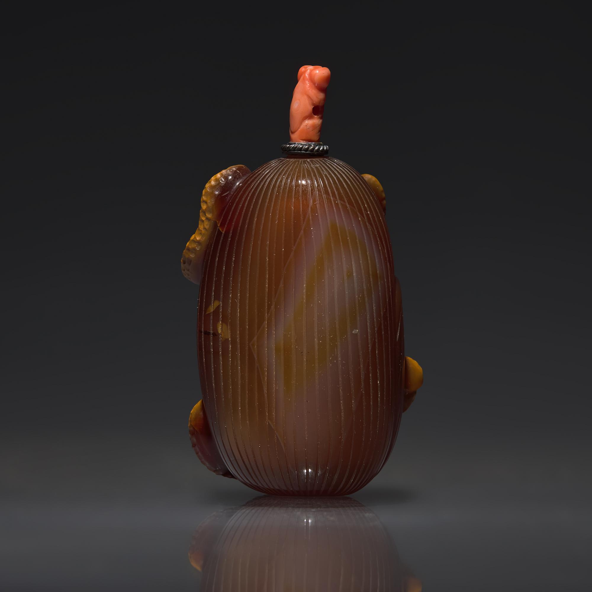 A Chinese Carved Agate "Jujubes and Peanuts" Snuff Bottle, Qing Dynasty, Circa 1800-1850 — 1800-1850年 瑪瑙巧雕早生貴子鼻煙壺