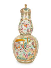 A Chinese Rose Medallion Porcelain Double Gourd Vase and Lid