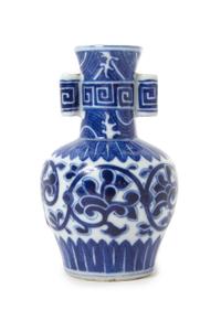 A Blue and White Porcelain Arrow Vase — 19TH CENTURY