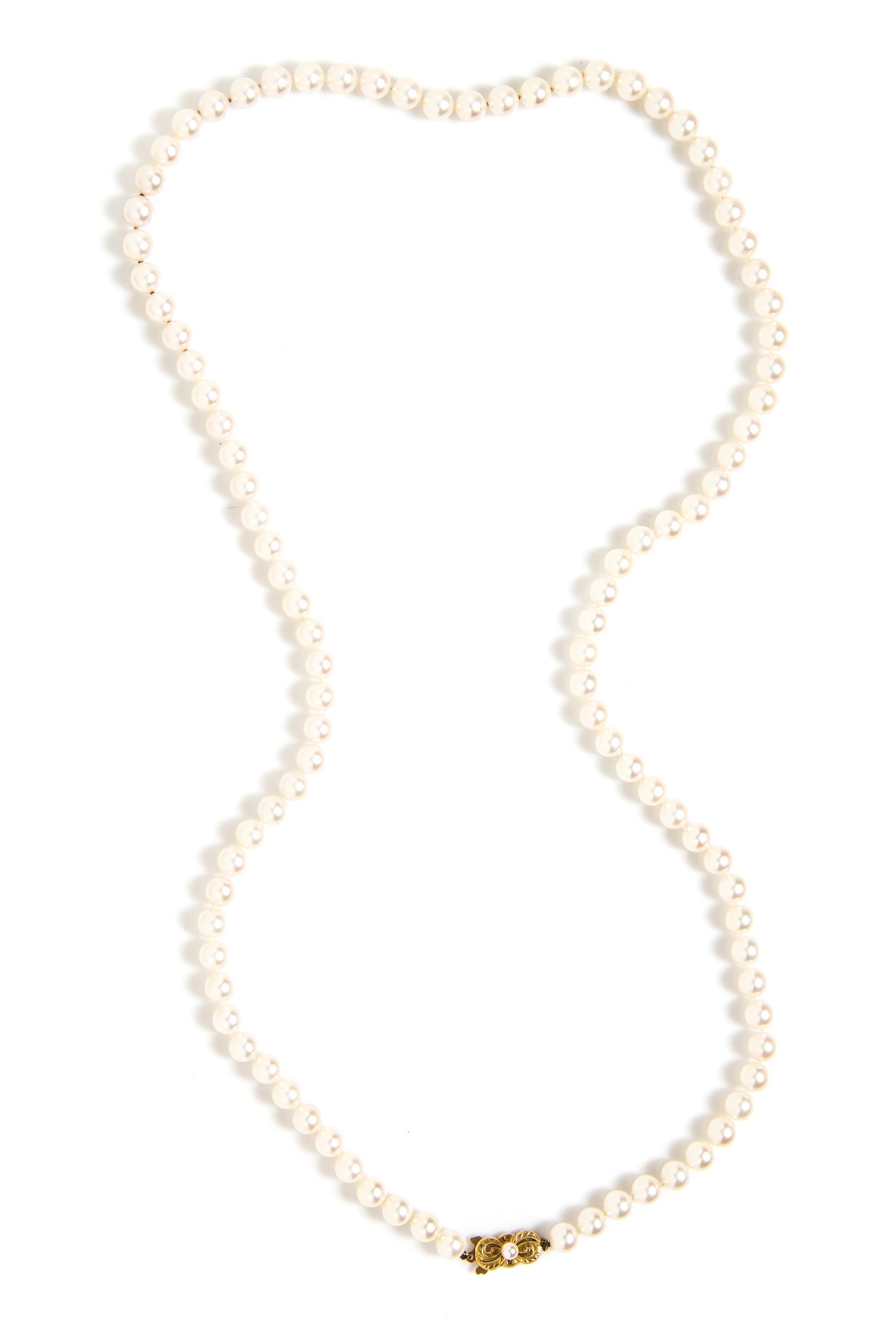 An 18 Karat Yellow Gold and Cultured Pearl Necklace, Mikimoto,