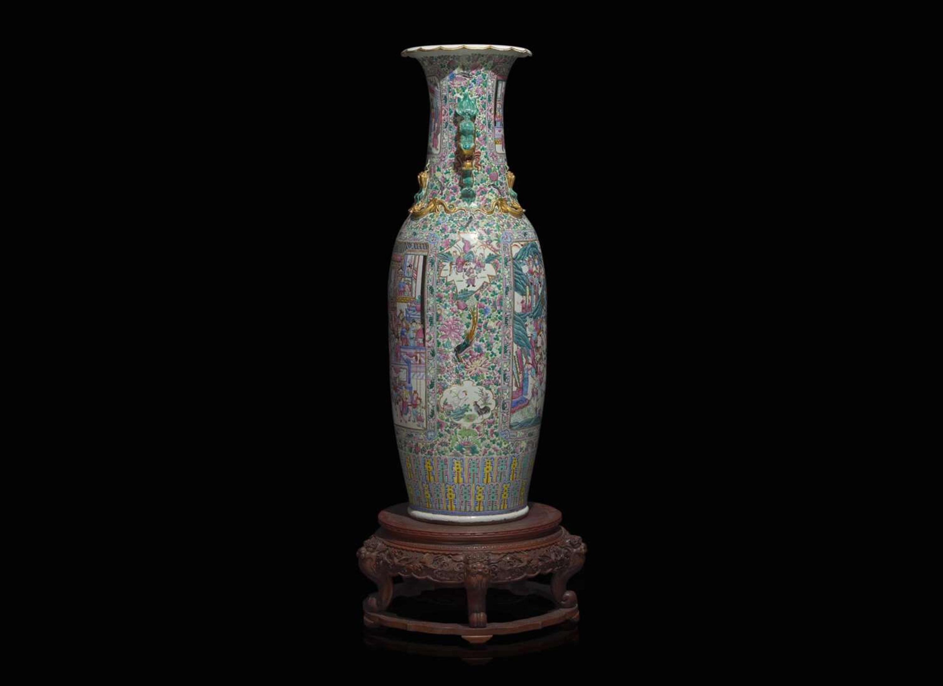A massive Chinese export famille rose-decorated vase, second half 19th century 外銷瓷粉彩大瓶 十九世紀下半