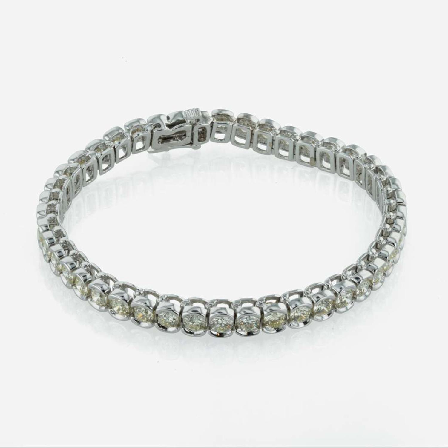 A 14K White Gold and Diamond Tennis Bracelet