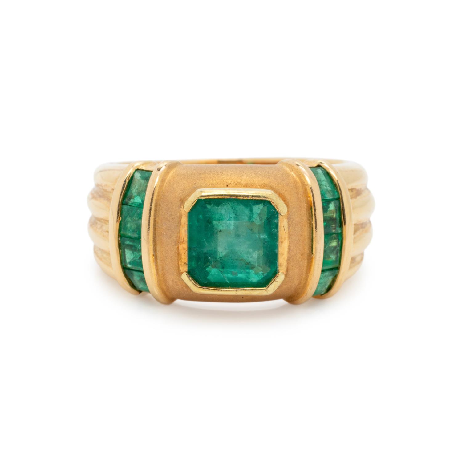 YELLOW GOLD AND EMERALD RING