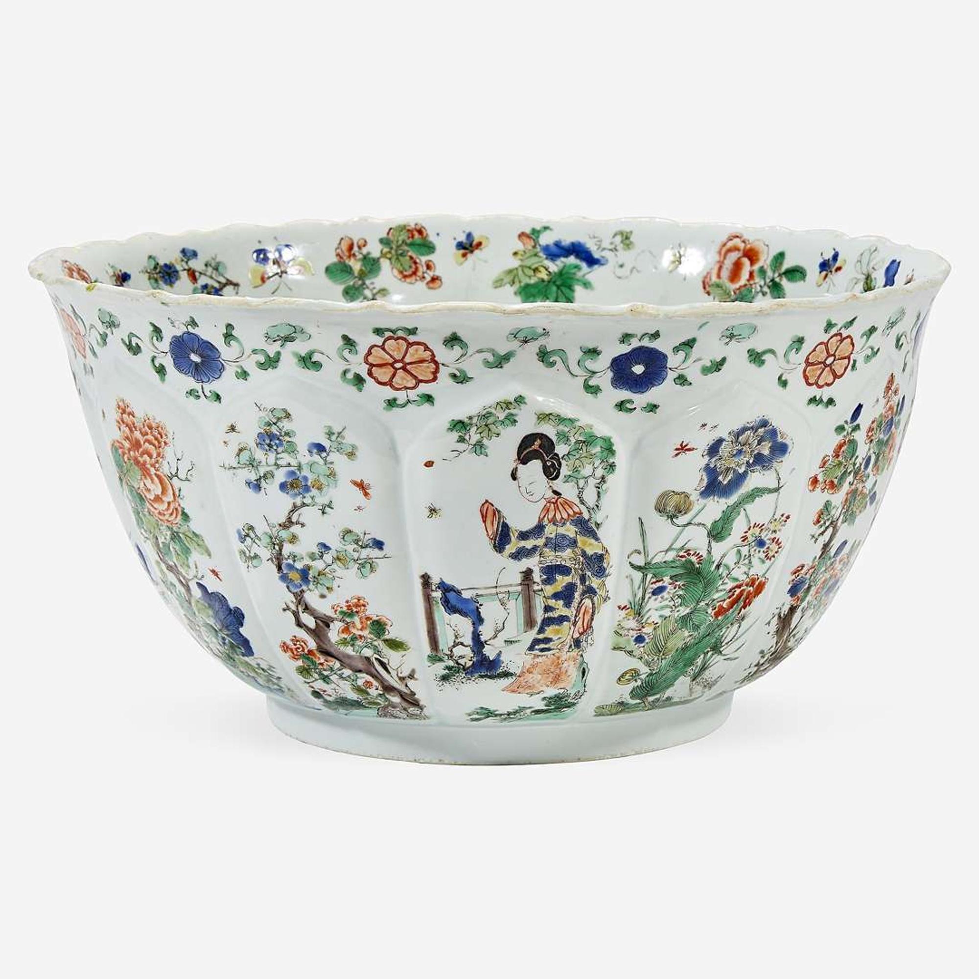 A Chinese famille verte-decorated lobed porcelain large bowl Kangxi period