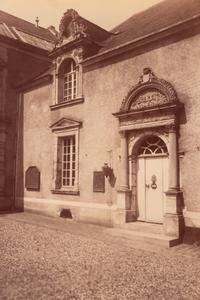 A group of four photographs ( Ètampes - maison de Diane de Poitiers , 1907; Presbytère de Saint-Sulpice, rue de Vaugirard 50 , 1900; Oratoire Marie de M é dicis, Petit Luxembourg , 1903; Fontaine de Joyeuse, 41 rue de Turenne, 3e arrondissement, 1901)
