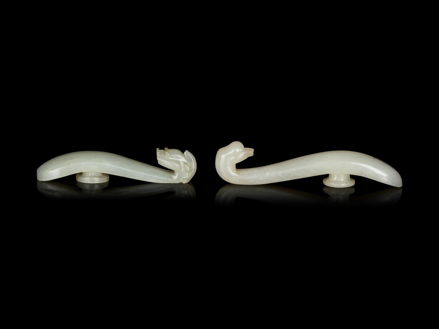 Two Chinese Jade Belt Hooks， Daigous