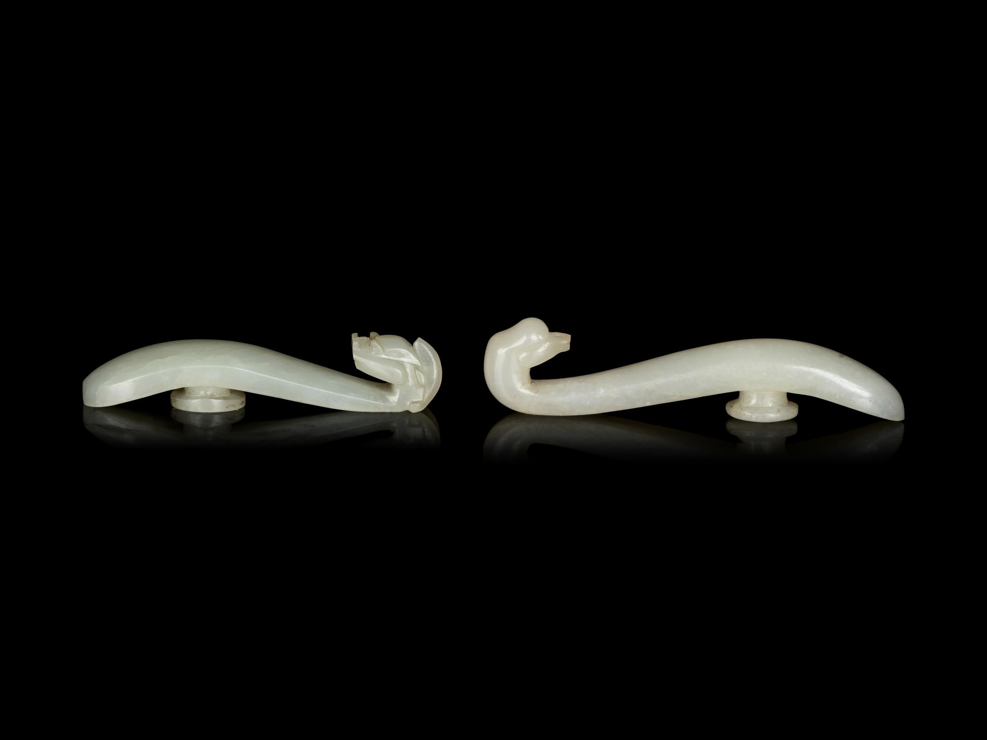 Two Chinese Jade Belt Hooks， Daigous
