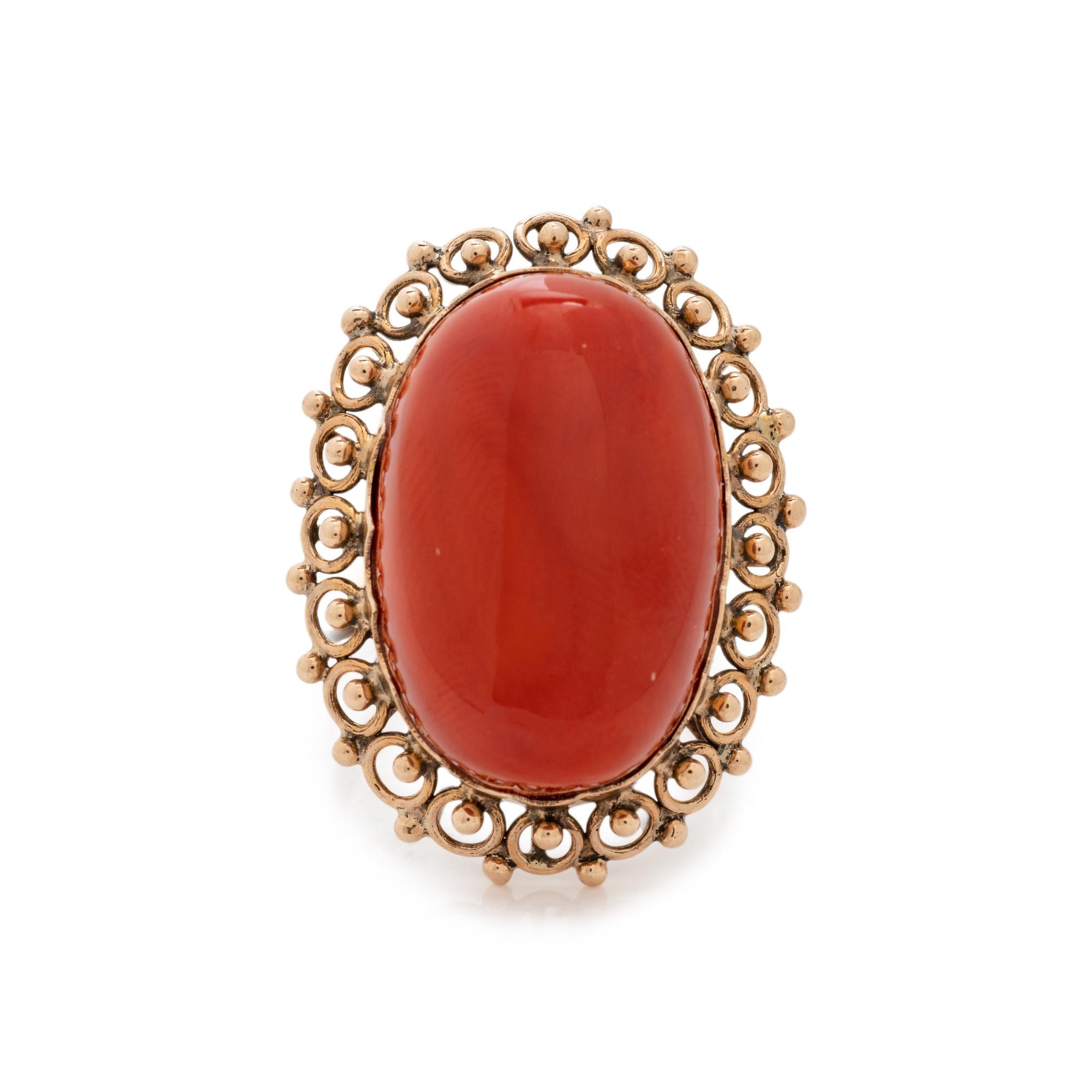 YELLOW GOLD AND CORAL RING