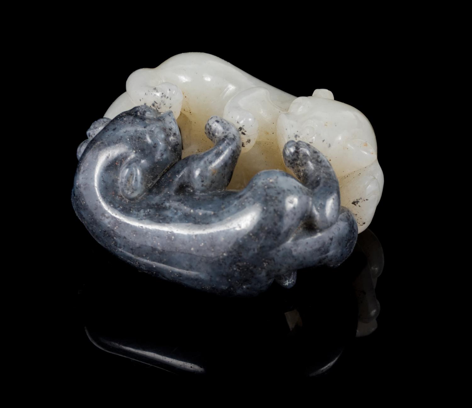 A Black and White Jade Carving of Double Badgers Length 1 1/2 inches. — 18TH/19TH CENTURY