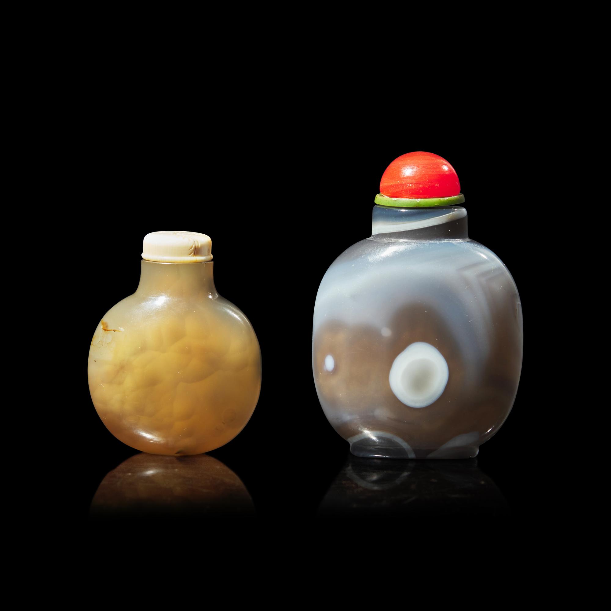 Two Chinese Agate Snuff Bottles 瑪瑙鼻煙壺兩支