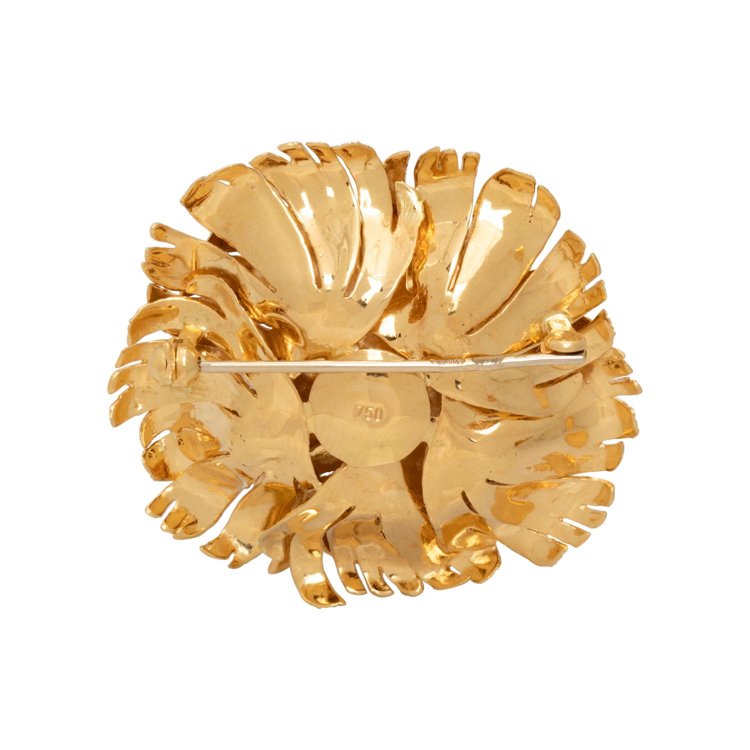 YELLOW GOLD AND DIAMOND FLOWER BROOCH