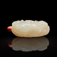 A finely-carved Chinese white jade snuff bottle 白玉鼻烟壶 18th/19th century ???????