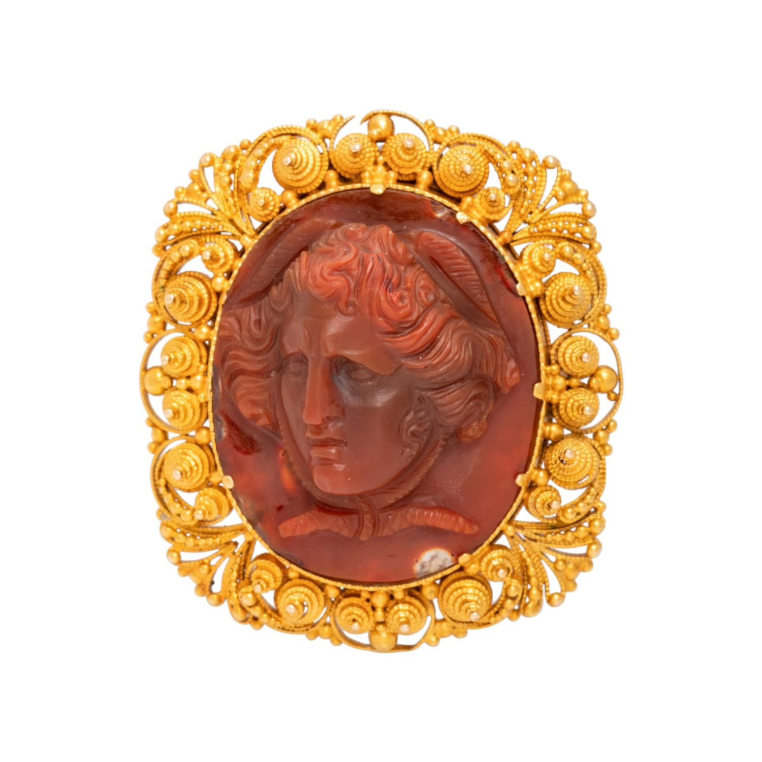 ANTIQUE, YELLOW GOLD AND AGATE CAMEO BROOCH