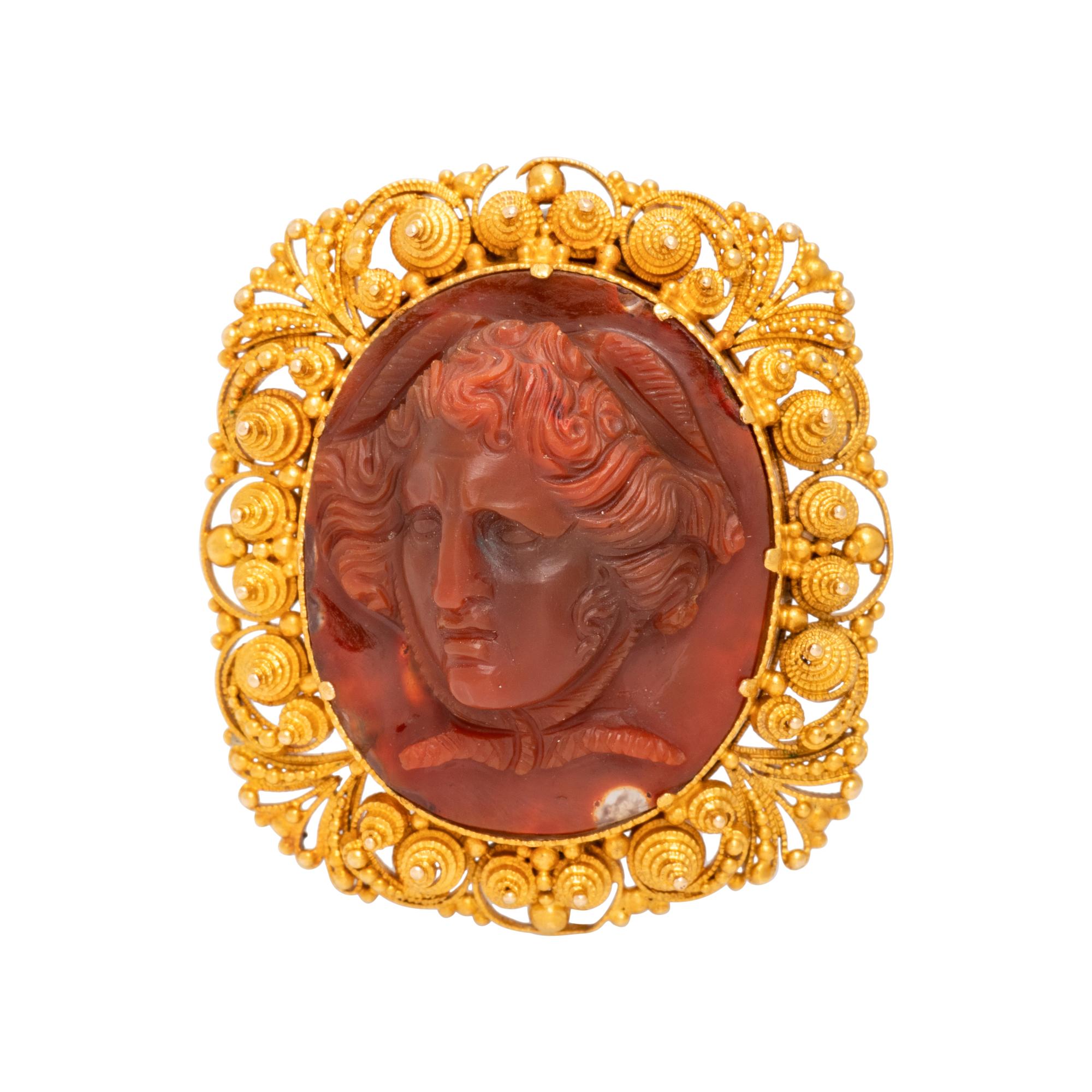 ANTIQUE, YELLOW GOLD AND AGATE CAMEO BROOCH