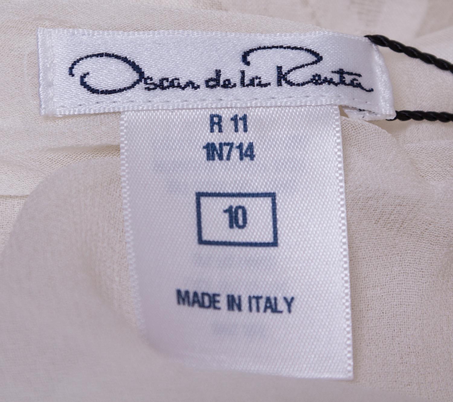An Oscar de le Renta Cream Silk Blouse, Size 10.