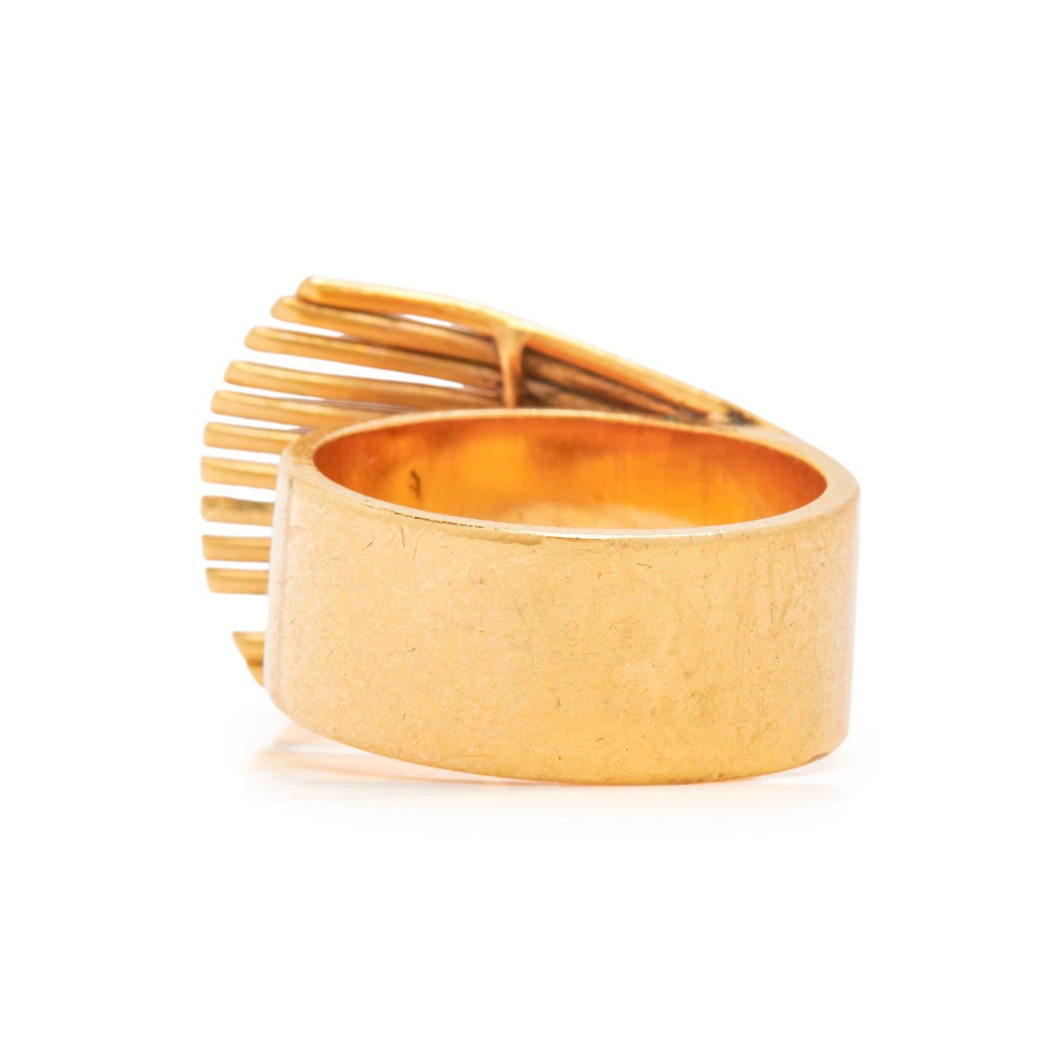 YELLOW GOLD AND DIAMOND RING