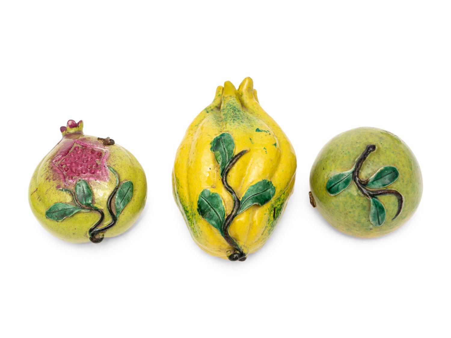 Eight Chinese Export Porcelain Offering Fruits
