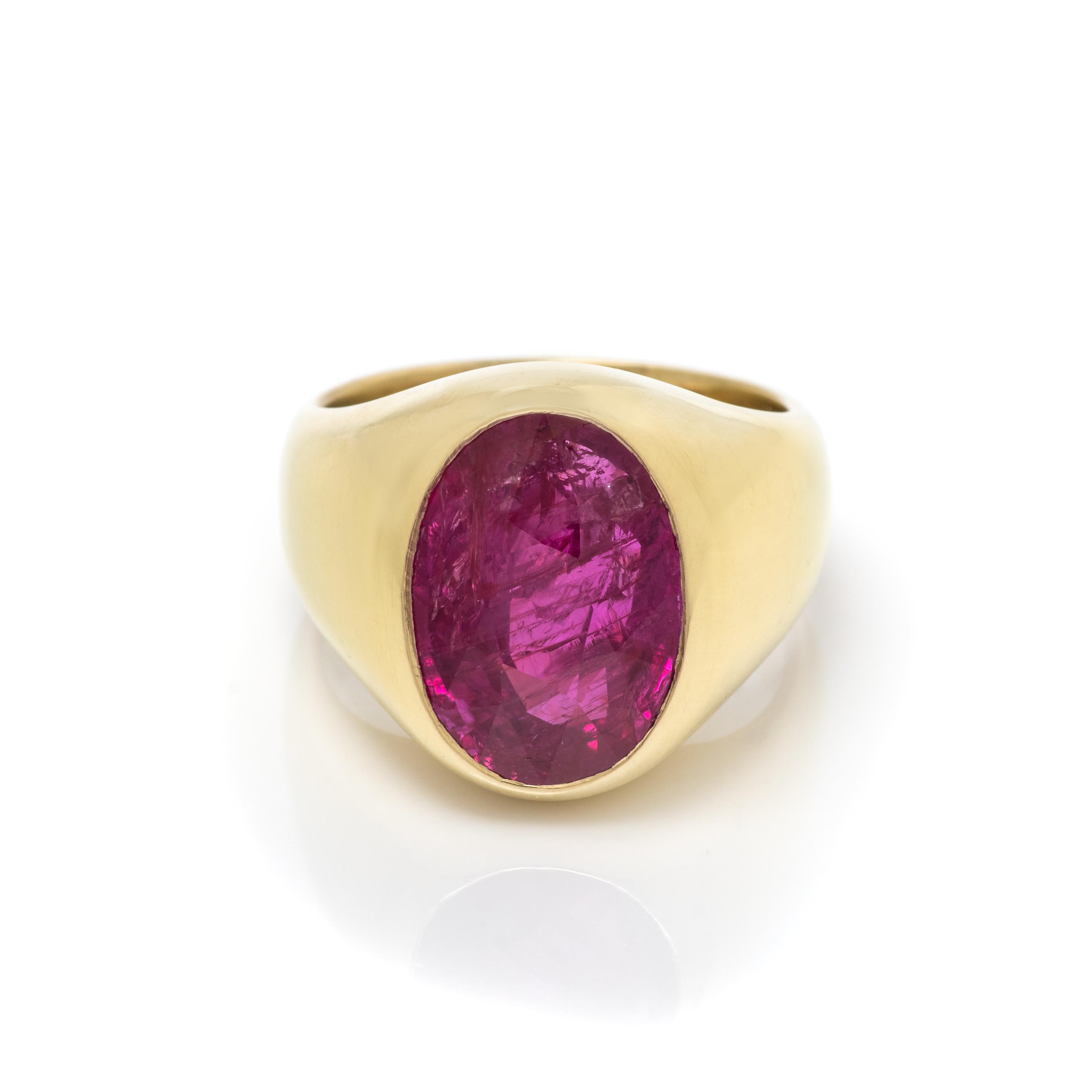 YELLOW GOLD AND RUBY RING