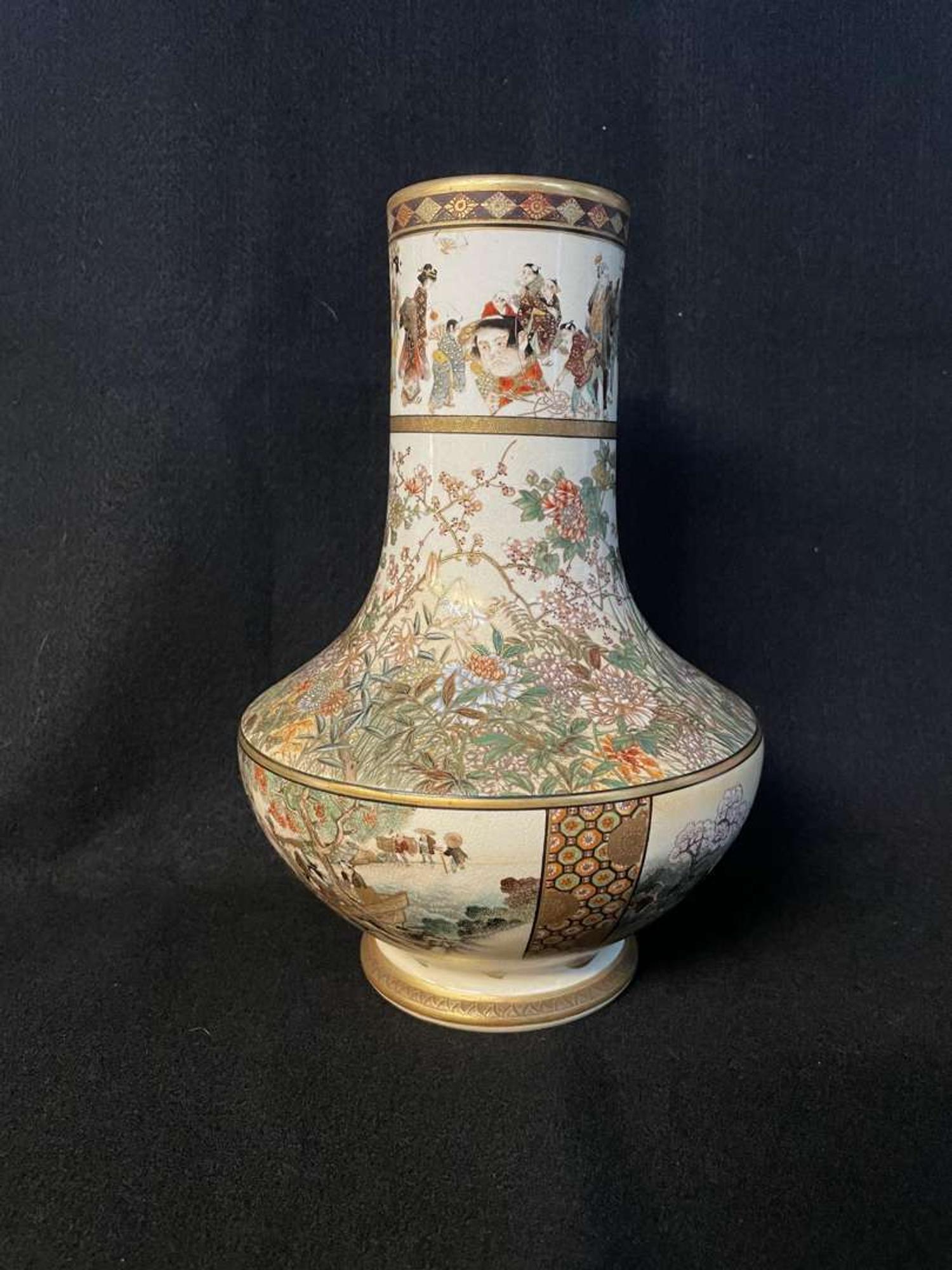 A finely-decorated Satsuma-type vase, Okamoto Ryozan 日本萨摩烧风格瓷瓶 亮山造 Meiji period ??