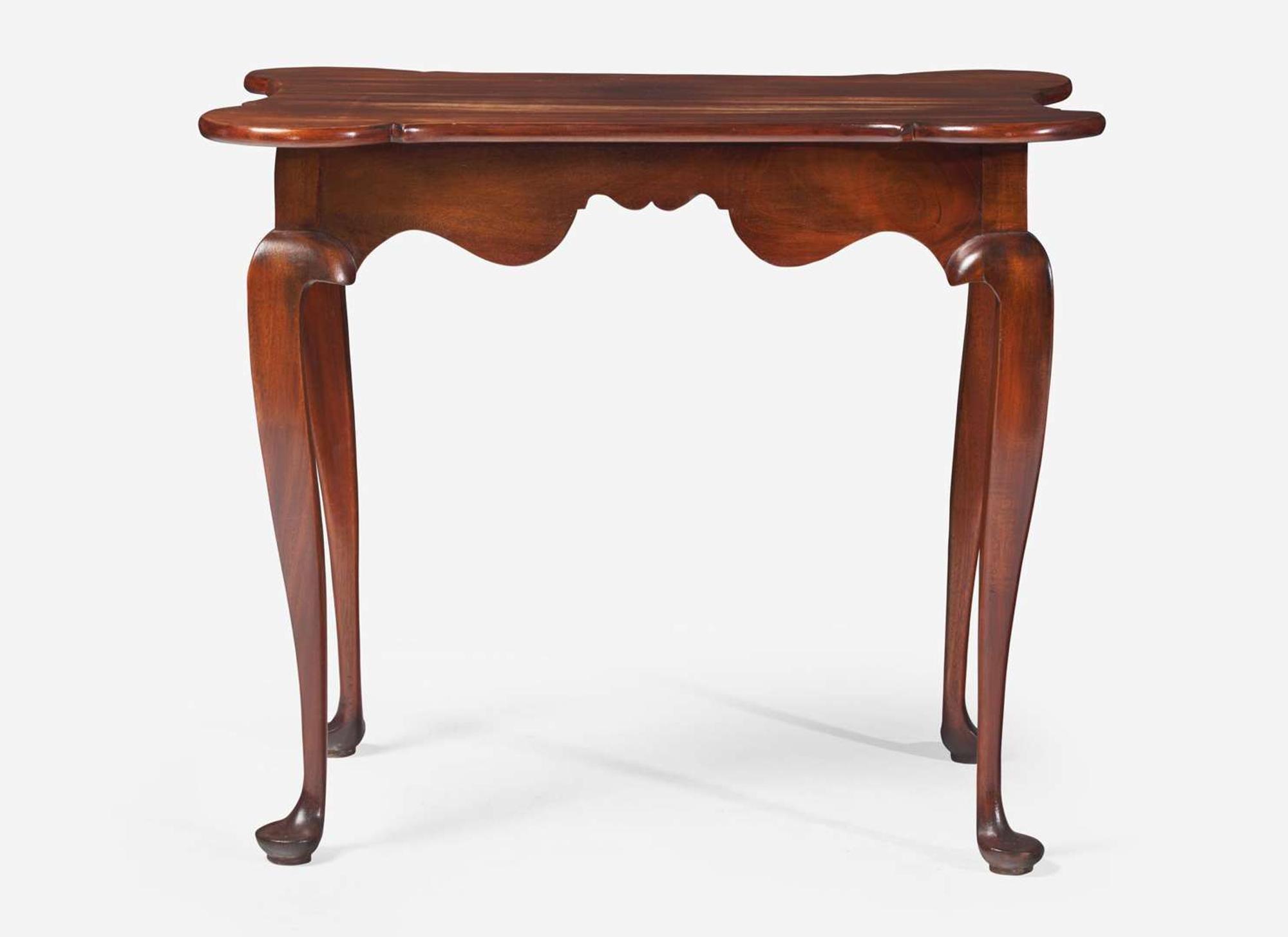 A Queen Anne style mahogany porringer-top tea table, probably 20th century