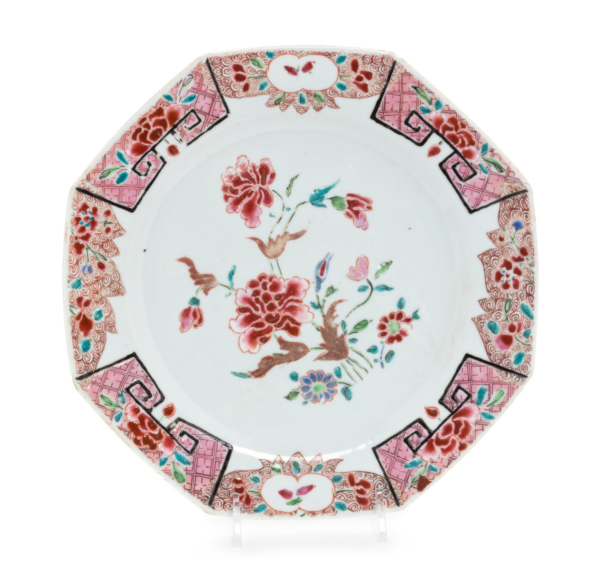A Chinese Export Famille Rose Porcelain Octagonal Plate