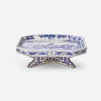 A Kraak style dish and an unusual blue and white stand 克拉克風格盤及青花底座 The first Kangxi period, the second Jiaqing ????? ?????