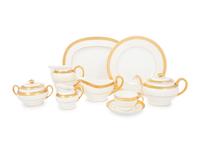 A Minton Buckingham Porcelain Dinner Service