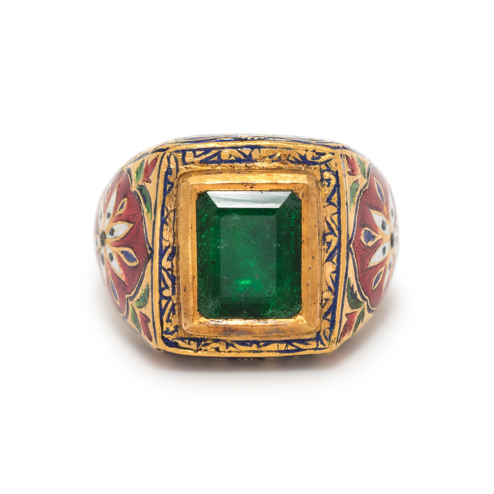 EMERALD AND POLYCHROME ENAMEL MUGHAL STYLE RING