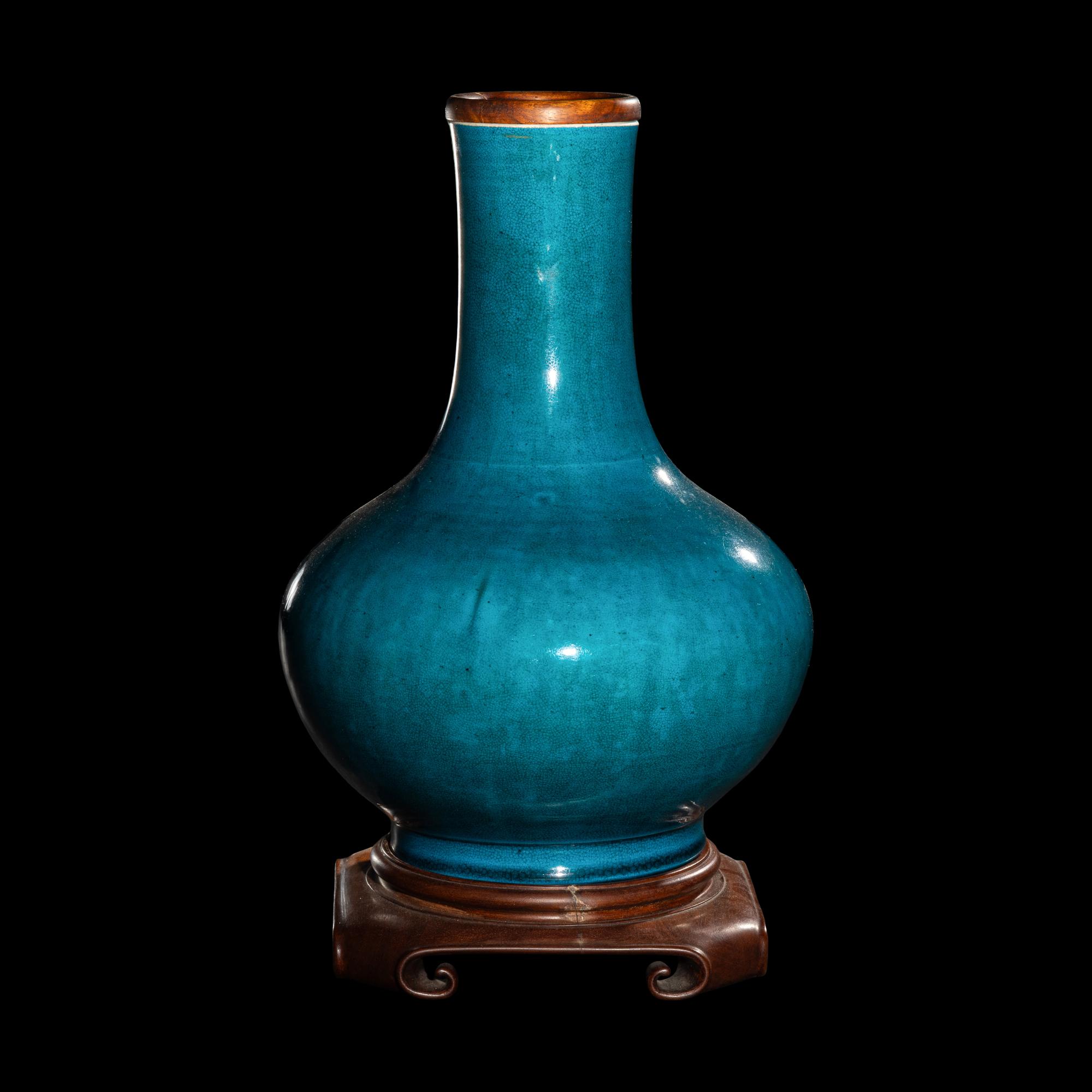 A Porcelain Turquoise Glazed Vase