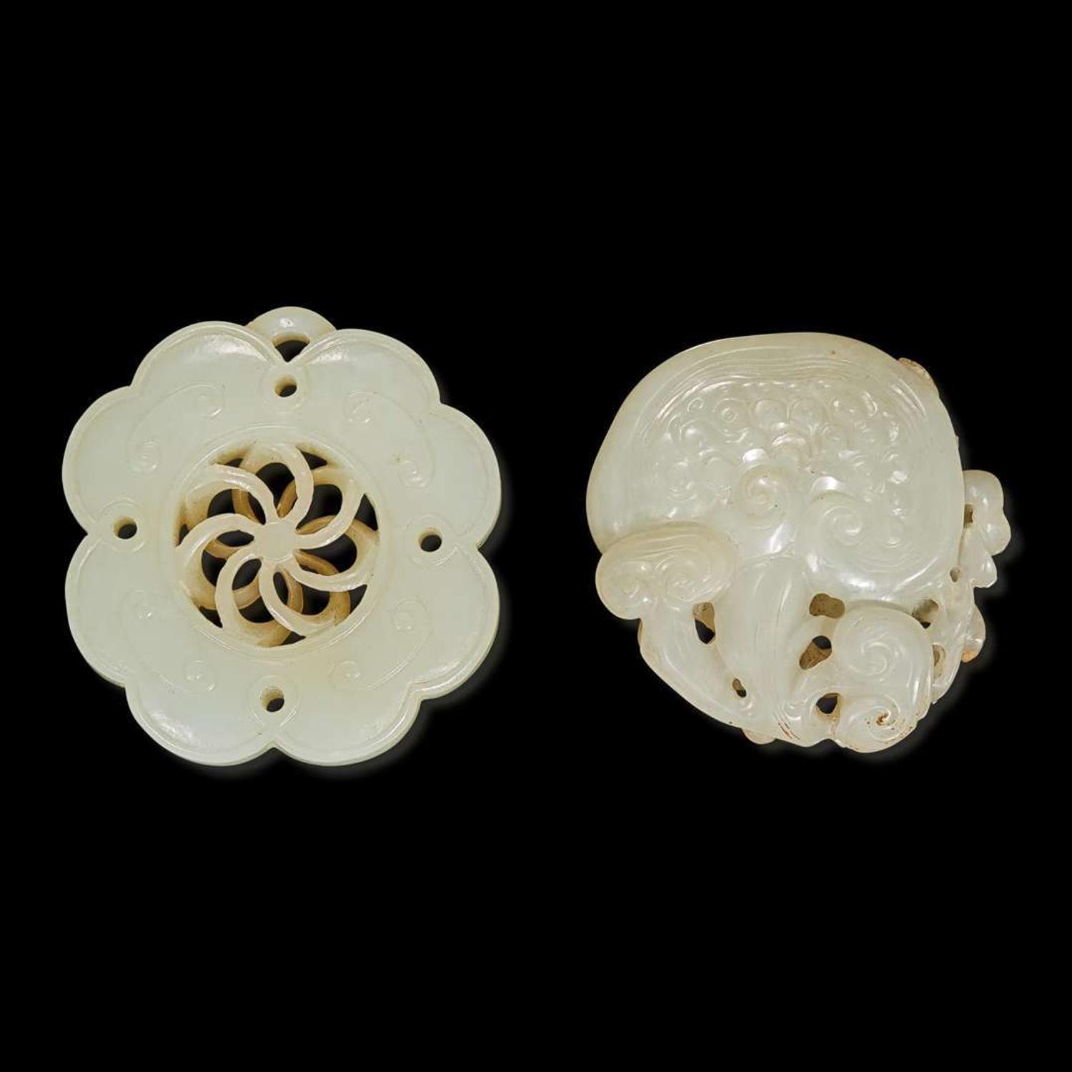 Two Chinese carved white jade pendants 白玉雕兩件