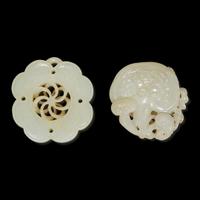 Two Chinese carved white jade pendants 白玉雕兩件