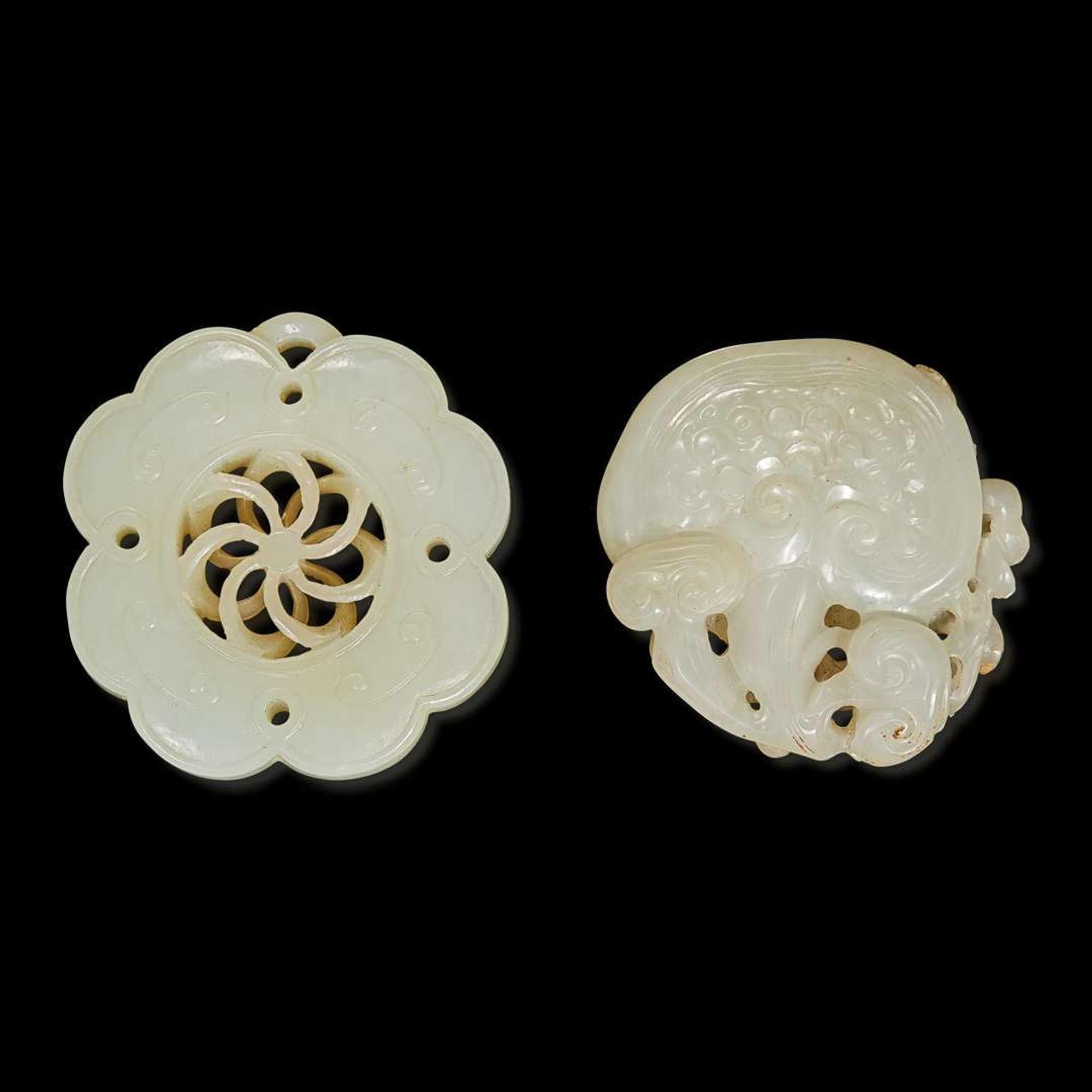Two Chinese carved white jade pendants 白玉雕兩件