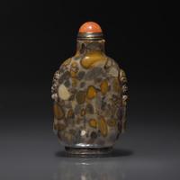 A Chinese Puddingstone Snuff Bottle, Qing Dynasty, Circa 1750-1860 — 1750–1860年 抱子石鋪首啣環耳鼻煙壺