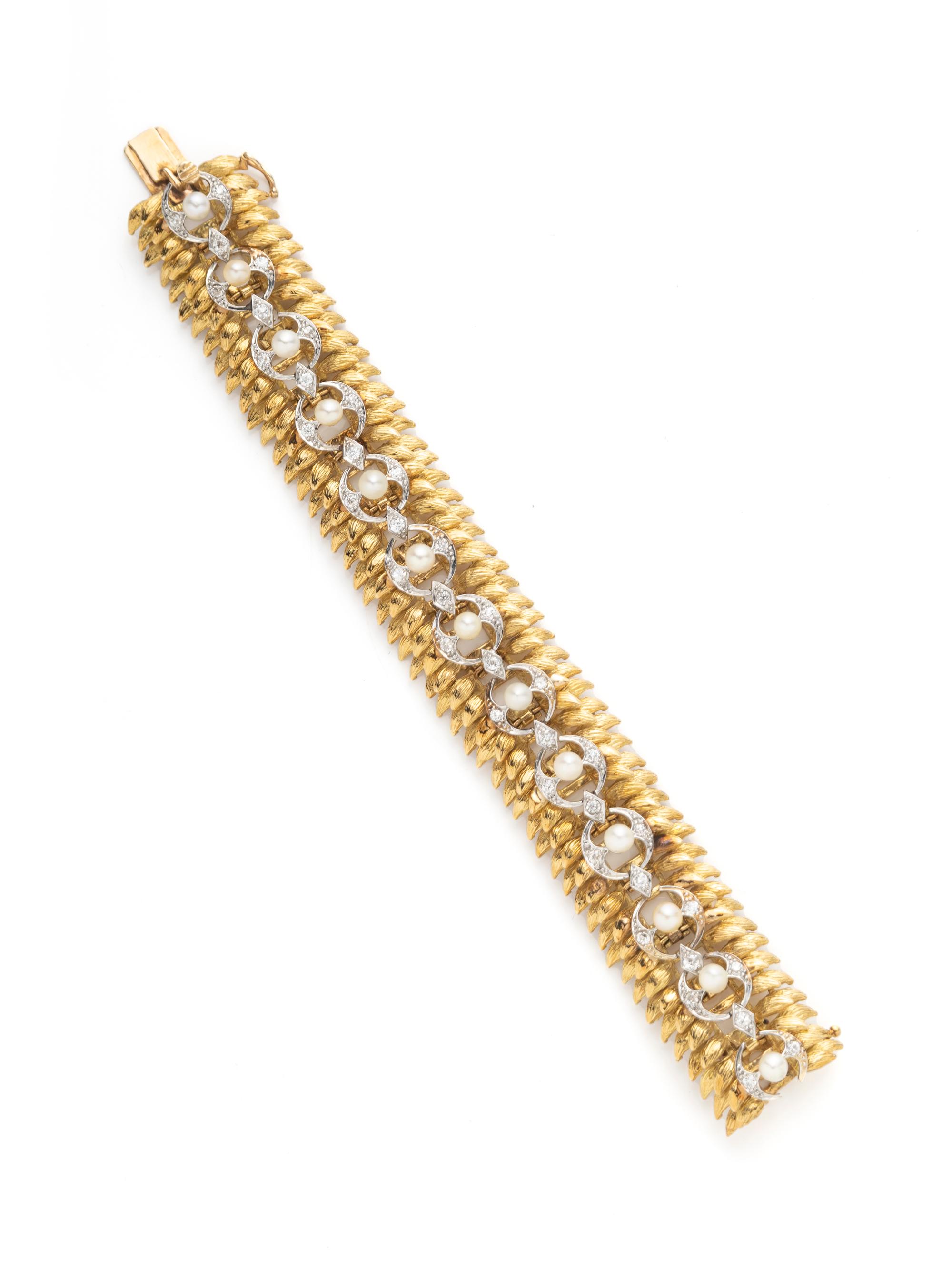 YELLOW GOLD, DIAMOND AND CULTURED PEARL SET