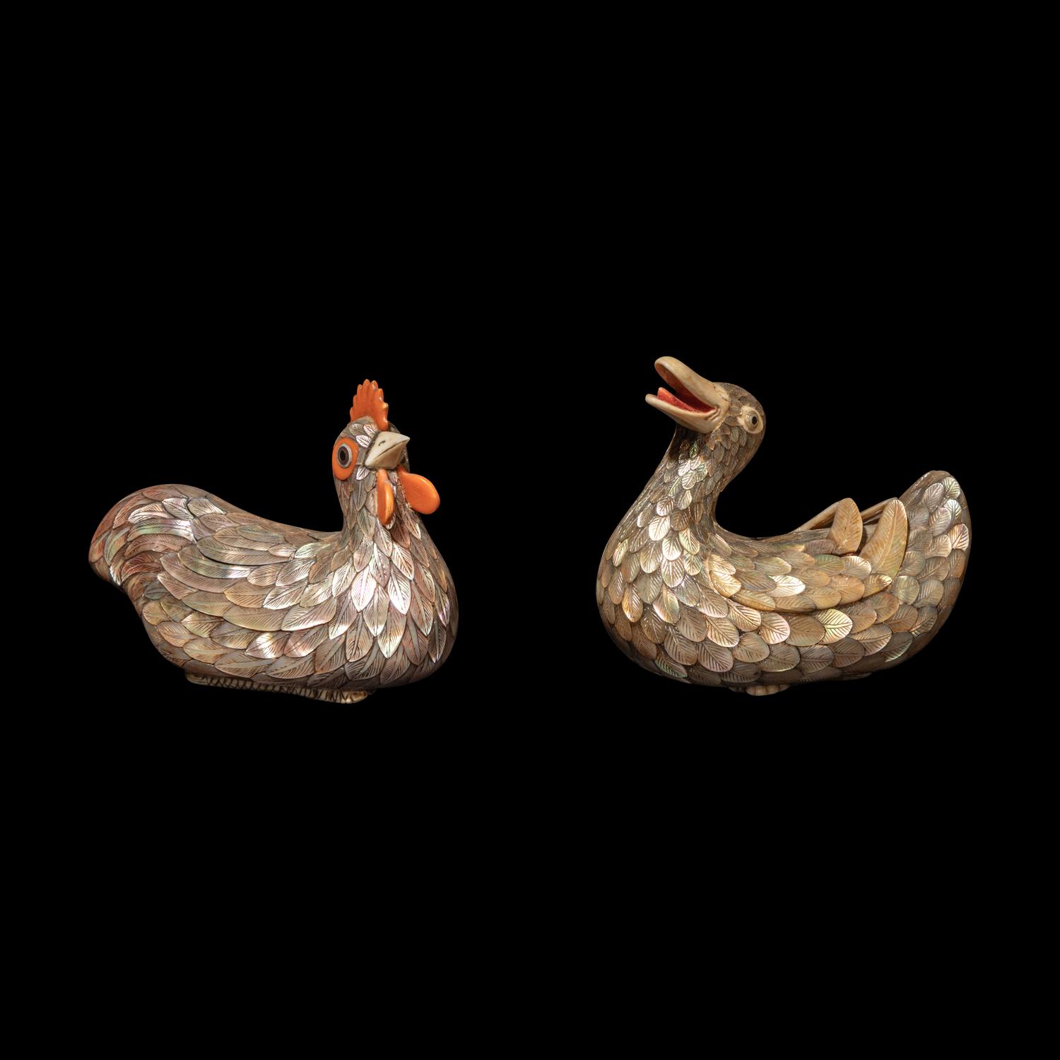 Two Chinese Mother of Pearl Bird-Form Boxes and Covers, Late 19th/Early 20th Century 晚清/民國 乾隆御製款嵌螺鈿雞鴨蓋盒一對