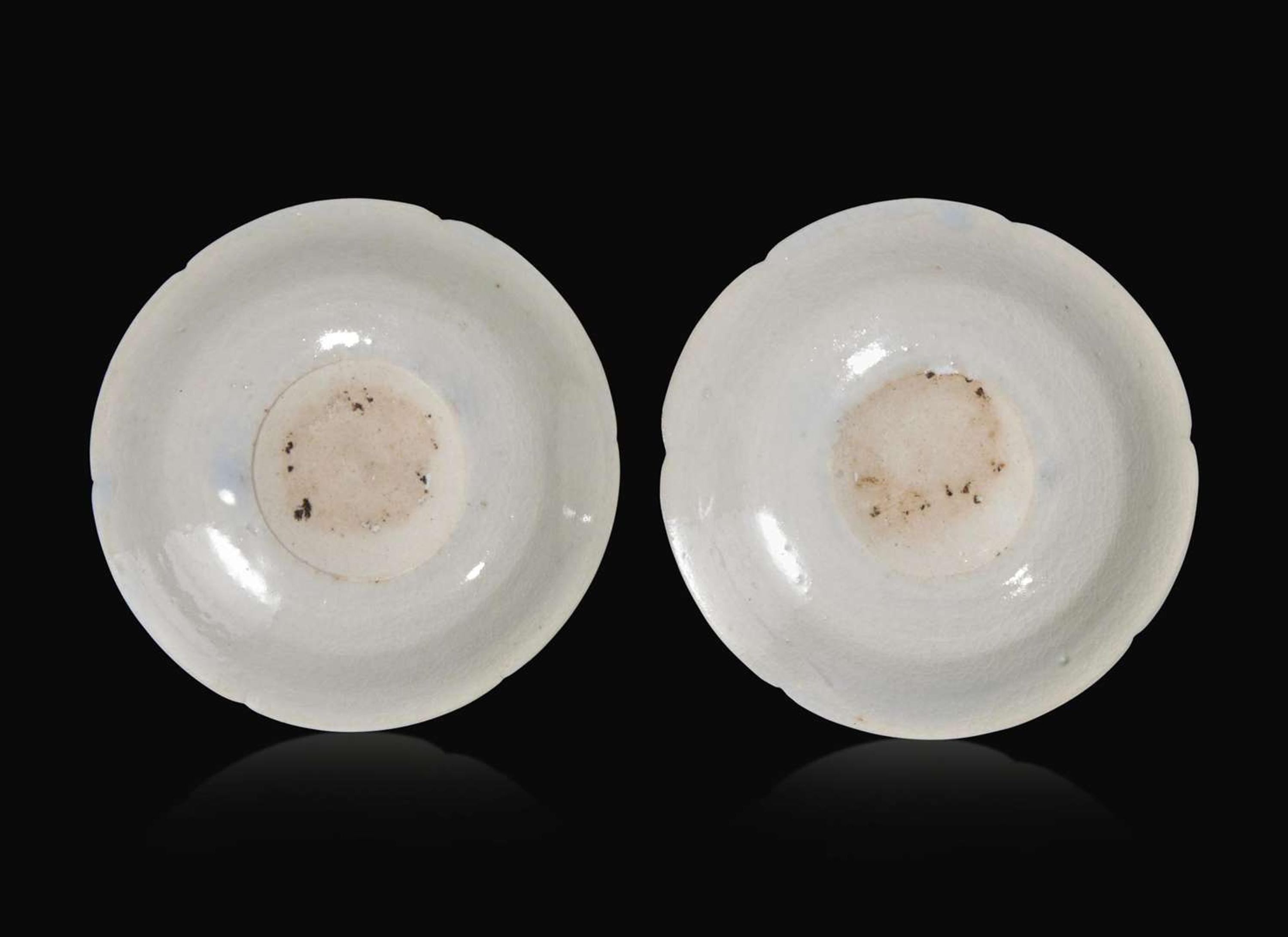 A pair of small Chinese Qingbai floriform dishes, Song dynasty 影青葵口小盤一對 宋
